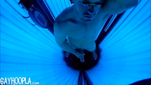 GayHoopla – Sean Holmes Tanning Jerk Off