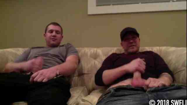 XVideosRed – Swell80 – Straight mechanic caught on spy cam mutual jerk and cum